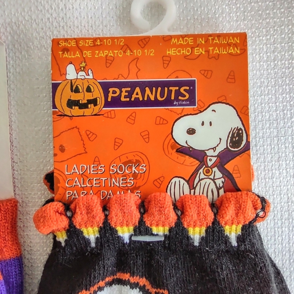 Peanuts Snoopy Halloween Socks - Picture 5 of 5